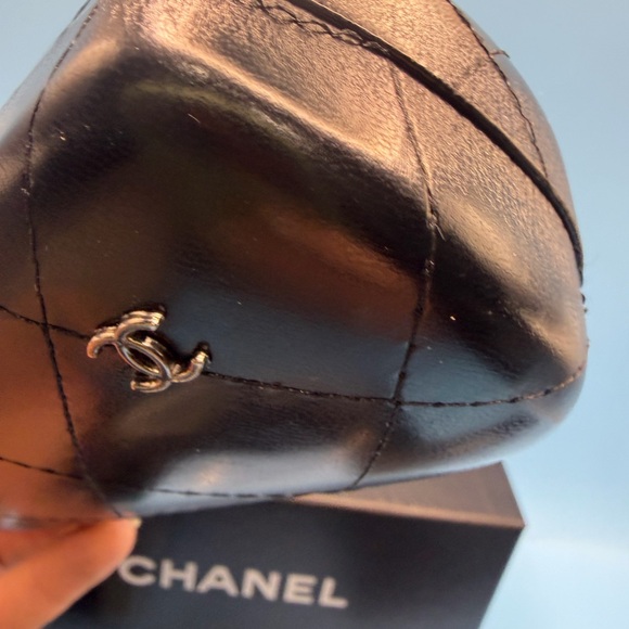 CHANEL Women's Sunglasses Oversized White Frame - Picture 11 of 13